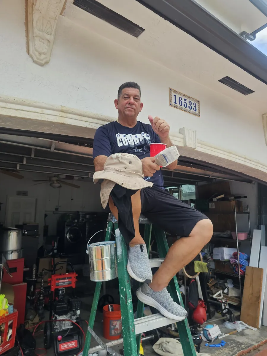 Alonso, owner of Ebrat Painting